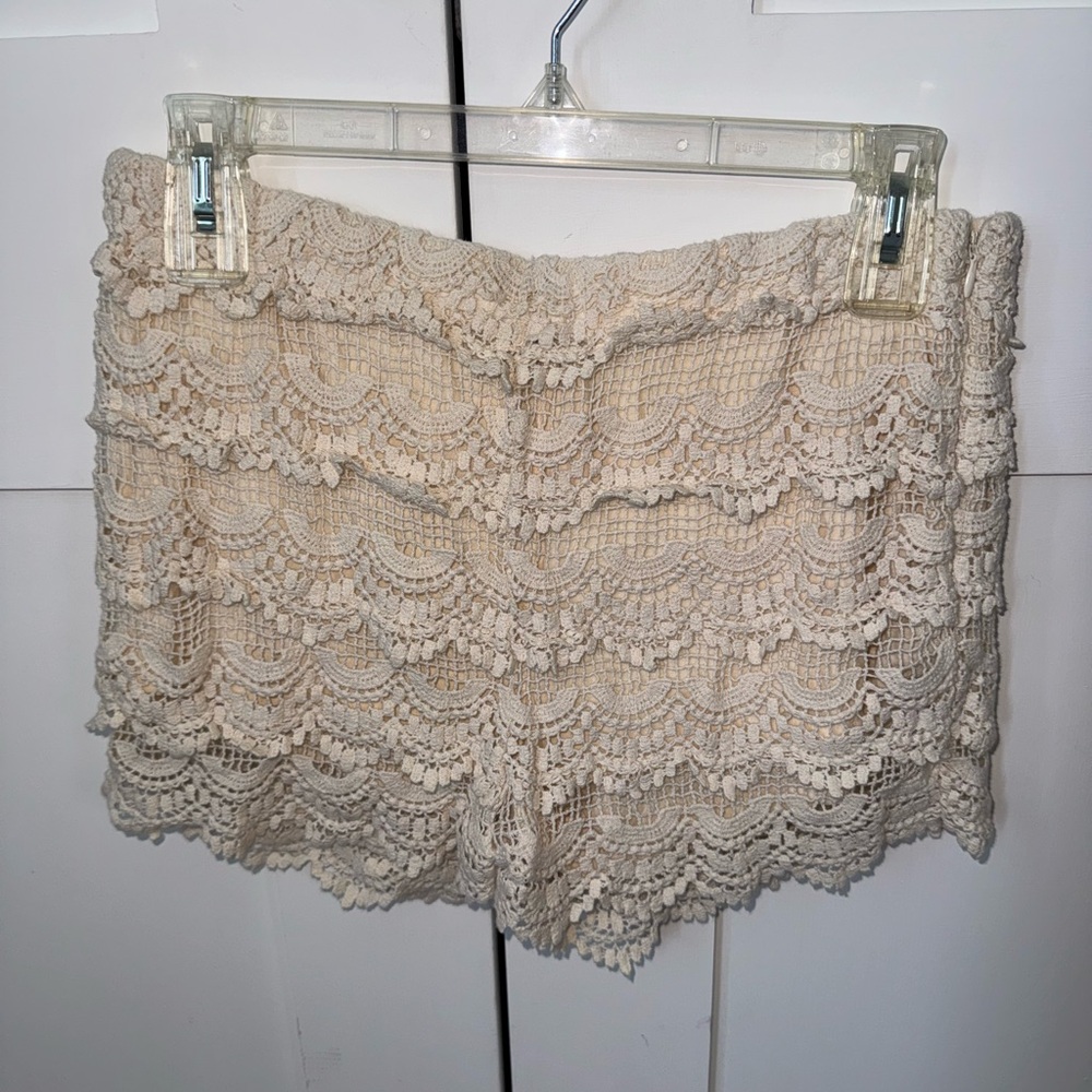 Zara beige lacy shorts